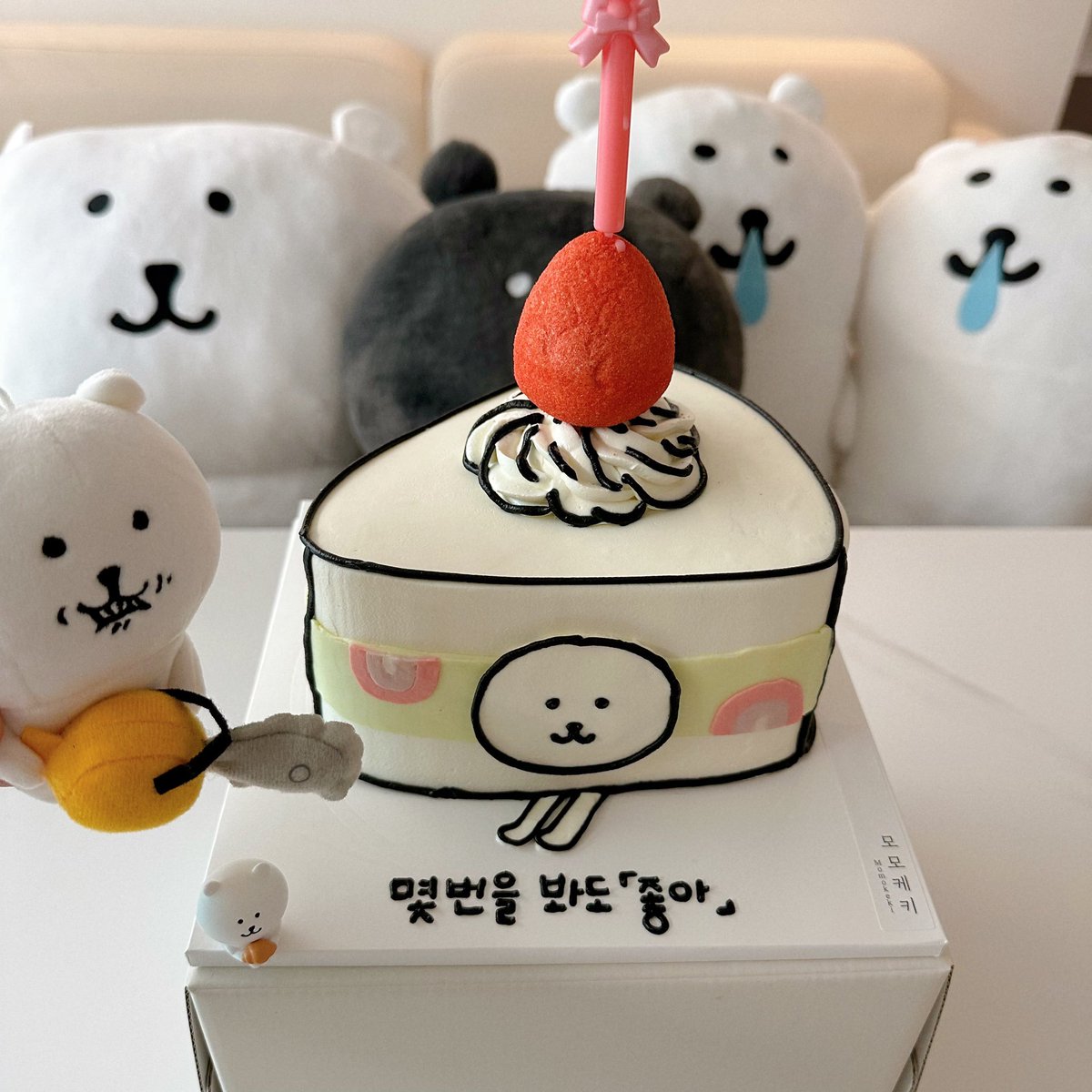 tsukkomi_bear's tweet photo. 🍰 담곰이 생일 기념 곰 모임 🍰 https://t.co/0JeM0zPhxL