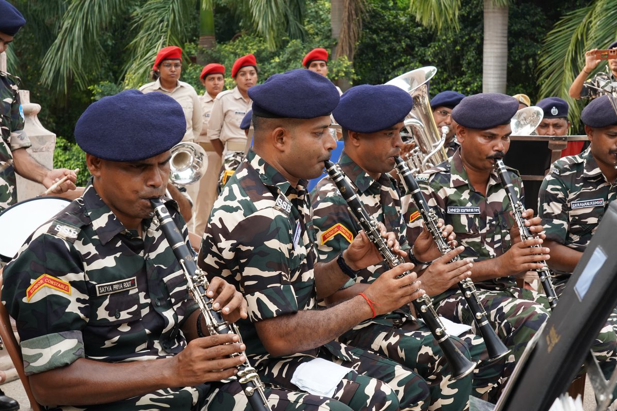 ssbpatna's tweet photo. 🇮🇳 वंदे मातरम् अभियान 🇮🇳

स्वतंत्रता दिवस समारोह–2026 के उपलक्ष्य में सीमांत मुख्यालय, सशस्त्र सीमा बल (SSB), पटना द्वारा आयोजित “वंदे मातरम्” अभियान के तहत आज 09 अगस्त 2026 को गांधी मैदान, पटना में देशभक्ति से ओत-प्रोत कार्यक्रम का सफल आयोजन किया गया।

🎺 SSB बैंड टीम की शानदार प्रस्तुति ने वातावरण को देशभक्ति के रंग में रंग दिया। 🇮🇳🎶

कार्यक्रम में देशभक्ति की धुनों ने उपस्थित लोगों में राष्ट्रप्रेम और उत्साह का संचार किया।

आइए, “वंदे मातरम्” के इस अभियान के माध्यम से राष्ट्रप्रेम की भावना को जन-जन तक पहुँचाएं।

वंदे मातरम् 🇮🇳 | जय हिंद 🇮🇳

#VandeMataram #SSB #Patna #GandhiMaidan #IndependenceDay2026 #JaiHind #VandeMataramCampaign