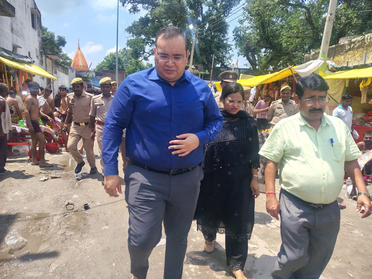 DmKasganj's tweet photo. कांवड़ यात्रा की तैयारियों के दृष्टिगत लहरा घाट, सोरों का स्थलीय निरीक्षण कर व्यवस्थाओं का जायजा लिया। श्रद्धालुओं की सुविधा, सुरक्षा एवं यातायात व्यवस्था को लेकर संबंधित अधिकारियों को आवश्यक दिशा-निर्देश दिए।

@CMOfficeUP @ChiefSecyUP #kasganj https://t.co/lTvPvmaIFV