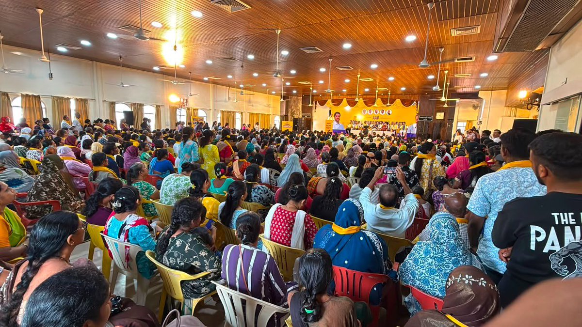 ArvindKejriwal's tweet photo. Today, I met with highly dedicated and determined volunteers of the Aam Aadmi Party in Panaji, Goa. 

Over the last 15 years, the BJP has looted Goa and made the lives of Goans miserable. AAP is the only party that can bring true change, and our volunteers will be the driving force behind this historic change.