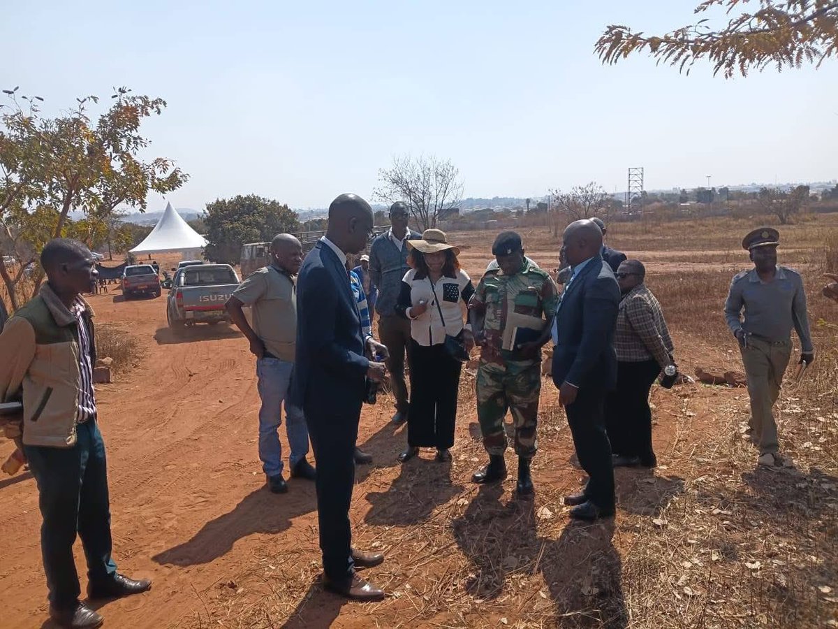 fovlszimbabwe's tweet photo. Iwe neni tine basa.
Let's continue joining hands for national good, every one of us playing their part nomatter how small. The sum total of our efforts will amount  to a beautiful Zimbabwe we can all be proud of.
@InfoMinZW @HeraldZimbabwe @ZBCNewsonline @ZTNPrime https://t.co/ZV9CQ6C8oM