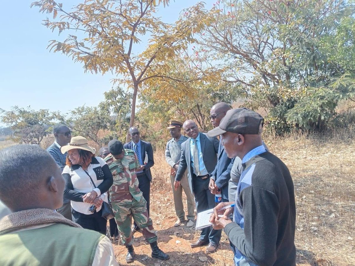 fovlszimbabwe's tweet photo. Iwe neni tine basa.
Let's continue joining hands for national good, every one of us playing their part nomatter how small. The sum total of our efforts will amount  to a beautiful Zimbabwe we can all be proud of.
@InfoMinZW @HeraldZimbabwe @ZBCNewsonline @ZTNPrime https://t.co/ZV9CQ6C8oM