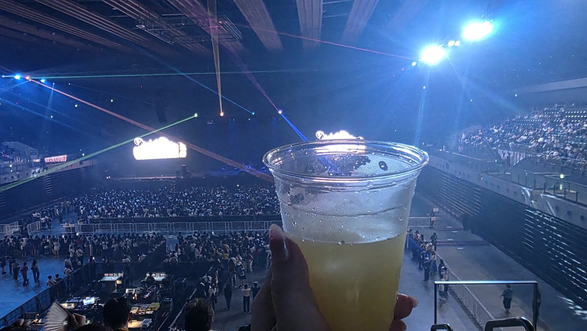 Like_a_MZ8's tweet photo. 室内フェスもまた良い‥
Paradeからのキンキラの流れはアリーナツアーで一番好きだったアレじゃん‥ココで早くも再来なんてずるいよMAZZEL🥺

#CANNONBALL外伝 https://t.co/f4cnLUCpA2
