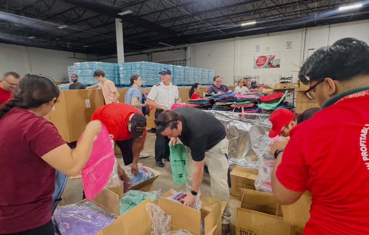 CokeCCBCC's tweet photo. A week of giving back across our Mid-Atlantic Region ❤️ 

This week, our Teammates in Pikeville, Alexandria, Candlewood and Baltimore came together with incredible community partners to pack backpacks with essential supplies for families in need.

Thank you to everyone who participated in helping our neighbors feel supported. We’re proud of our Teammates for bringing our commitment to community to life, one backpack at a time. 🎒
