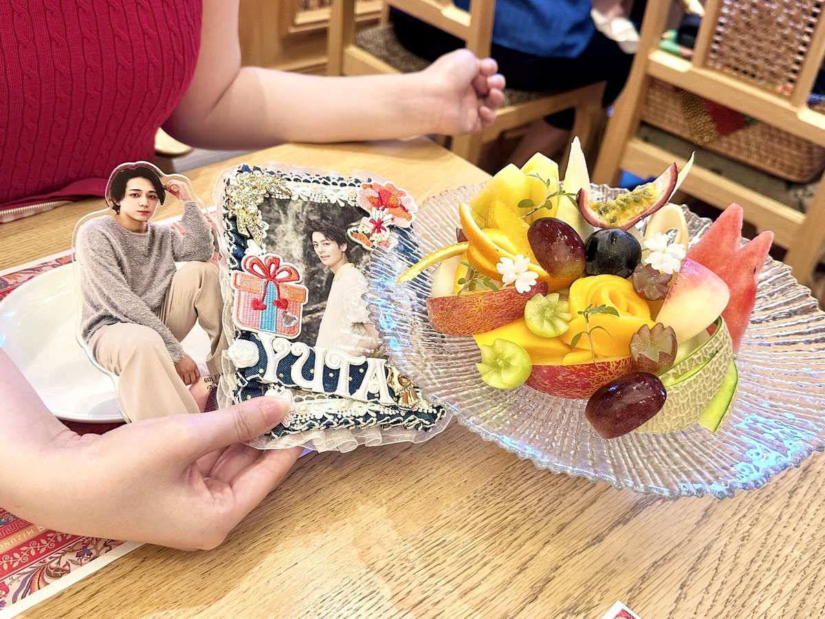 reon2304's tweet photo. 今日はのんちゃんとプエラでケーキを食べ、昼からビールを飲み、水信でフルーツ盛りを食べ、元町〜馬車道ぶらぶらして久しぶりに横浜満喫した❀⸜(˶´ ˘ `˶)⸝❀良き休日〜！！
フルーツ盛りまじで良い…！パフェもいいけどこっちのがさっぱりして好きかも！！！全部美味しすぎた🥹🥹🥹 https://t.co/uoMI14fUFS