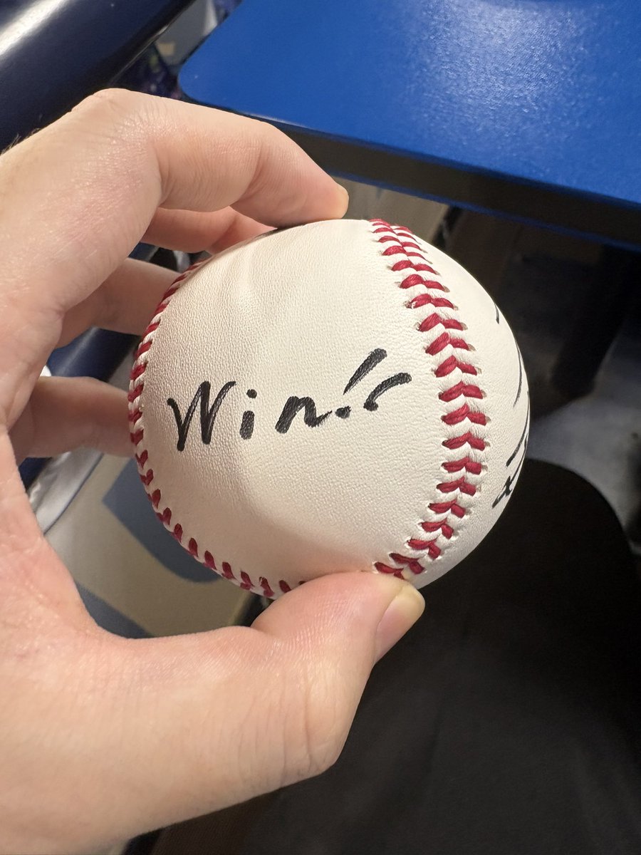 Q9u_Bays's tweet photo. 選手の試合後の投げ入れサインボール初ゲット\( 'ω')/
サインは関根！
#baystars https://t.co/HeBr5CW4yn