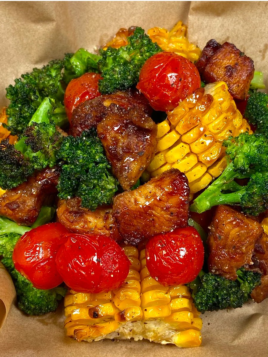 hitishnath2's tweet photo. 15-min high-protein fat-loss lunch: grilled chicken + quinoa + roasted veggies, no oil needed! Perfect for busy weekdays.  #HealthyEats #FatLossMeal https://t.co/hNsetn6J0X