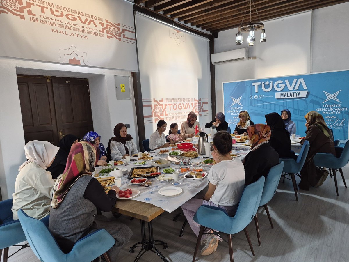 Yesilyurt_Tugva's tweet photo. 📍 TÜGVA Yeşilyurt Kadın ve Aile

Kadın ve Aile Koordinatörlüğümüz öncülüğünde düzenlediğimiz kahvaltı programında; samimi sohbetler, yeni tanışmalar ve kıymetli paylaşımlarla güzel bir buluşma gerçekleştirdik. 🤍

Birlikte nice güzel buluşmalara! 🌿

#TÜGVAYeşilyurt https://t.co/1LJpwO95Nx