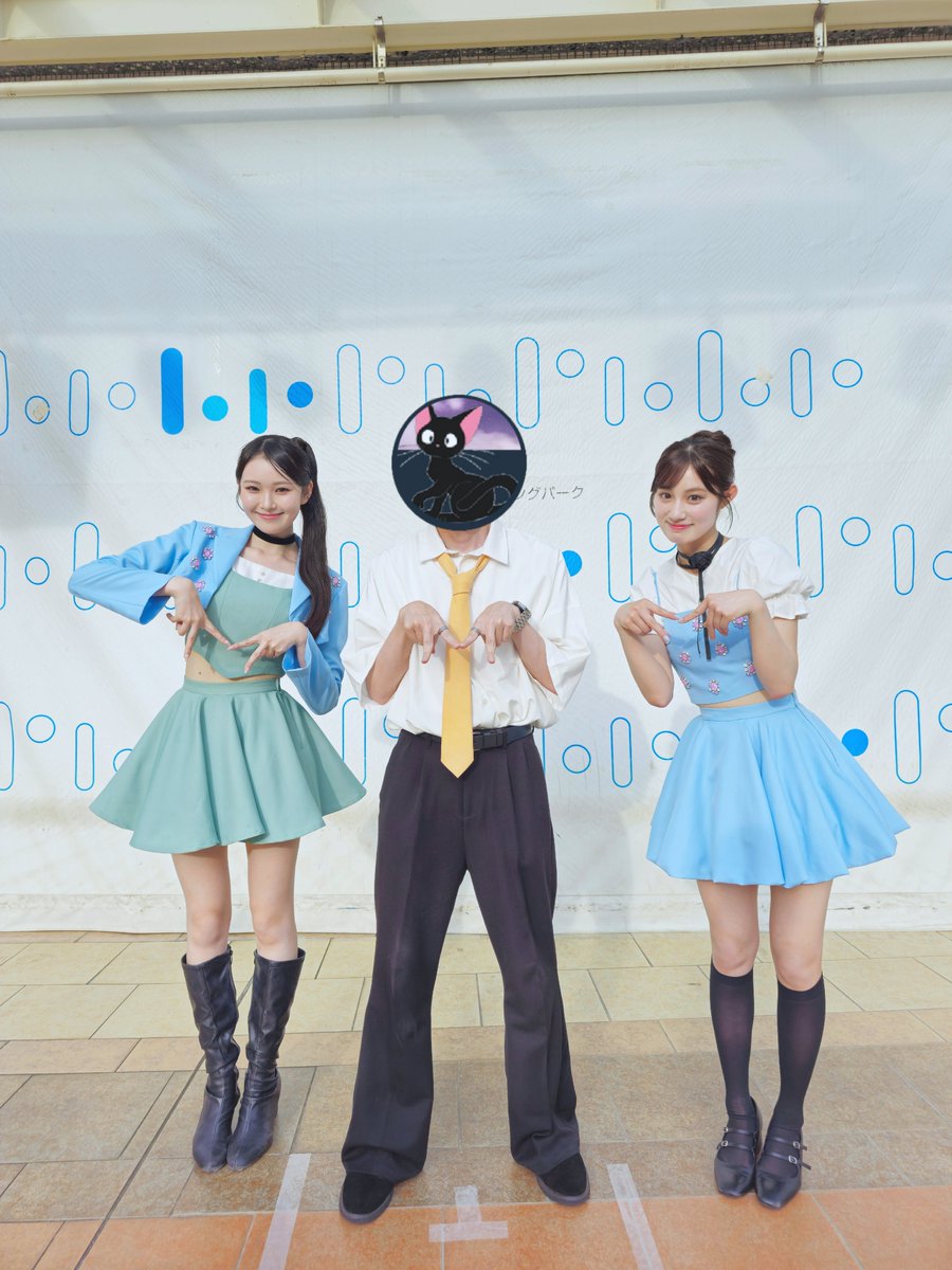 choco_ruc's tweet photo. 2026.08.09
MISS MERCY Major 1st Single「Be The One」発売記念イベント
千葉・ららぽーと柏の葉本館2F センタープラザ

いつ来るのかと待ちに待った３ショット。推し二人にはさまれる、、、ありがとうございました🧡💛

#MISSMERCY #マーシー 
#SARA #高岡沙羅
#KAREN #久保歌恋 https://t.co/dPt05ggLi3