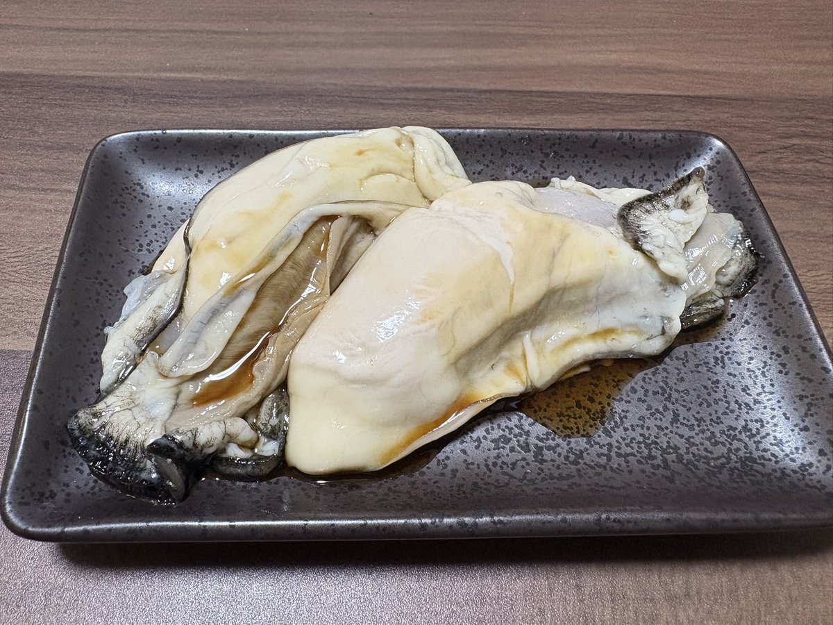 01117032's tweet photo. 仕事終わりに買い物行ったら岩手産の真牡蠣があったから買ってきた
殻を割って捌いたから殻にはのせれず… https://t.co/MM9hJbvmmW
