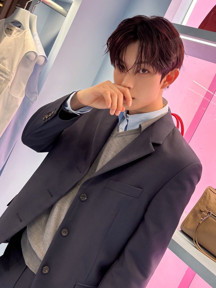 gmaaaatq's tweet photo. 김건우 연상취향인데 오빠충인거 시발
누나한테 오빠소리를 처듣고싶어하는 희대의 악마새끼 눈빛부터 제정신아님 https://t.co/xaW0ghRzNO