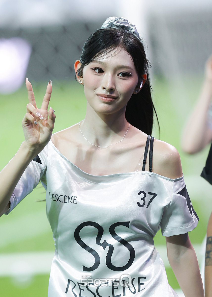 sportsqnews's tweet photo. [#포토Q] 260809 ‘미나미’ 쿠팡플레이 시리즈 AT마드리드-맨시티

📌https://t.co/ABb8fynmlO

#미나미 #MINAMI
#RESCENE #리센느
#쿠팡플레이 https://t.co/osR1eXIKEs