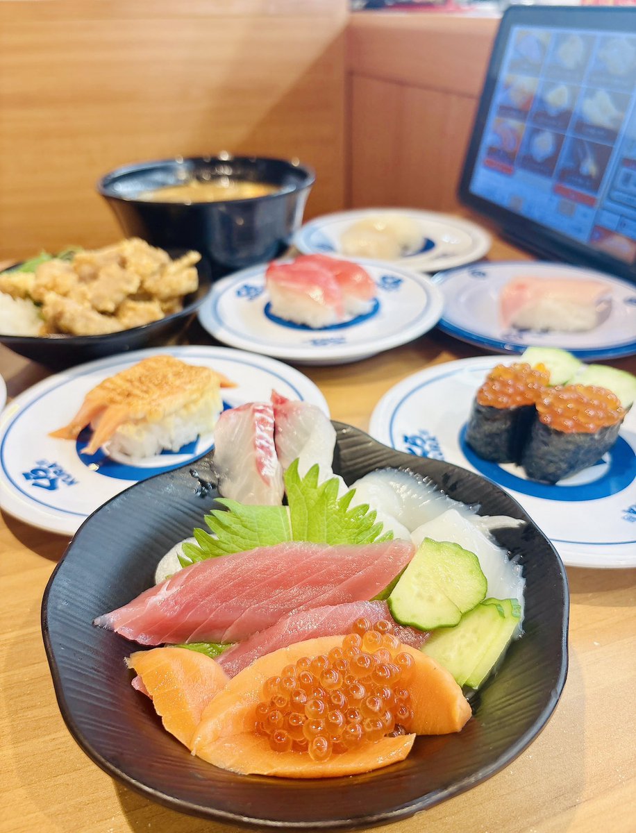 MARIA_Chiwawa's tweet photo. お、おしゅし〜🫶🍣

スイーツもたくさん食べてしまった☺️🧡

明日からまた頑張りまーす✨💪 今日も1日お疲れさまでした〜🤗☕️˚✧₊⁎🍡

#くら寿司 #お寿司 #カフェタイム #スイーツ https://t.co/GR538gI0pl