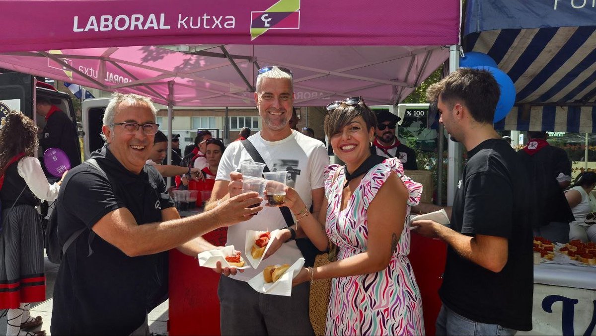ehbildugasteiz's tweet photo. Jaietako azken egunean ere, kaleak jendez, alaitasunez eta elkartasunez bete dira.

¡Gasteiz vive sus fiestas hasta el último momento! https://t.co/P0X9EtBhfp
