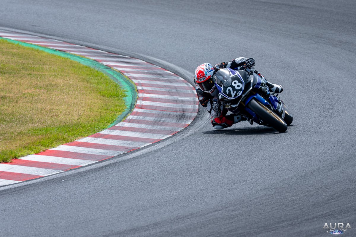 M_Tomoya_28's tweet photo. 鈴鹿サンデーロードレースCBR250RR DreamCup最終戦に参戦してきました！

予選6位
決勝5位

表彰台を目標に挑んだため、前回より順位を上げることはできましたが、悔しさの残るレースとなりました😫

DreamCupは終了となりますが、今年はまだレースに参戦しますので、応援のよろしくお願いいたします！ https://t.co/3gBdeXtr3n