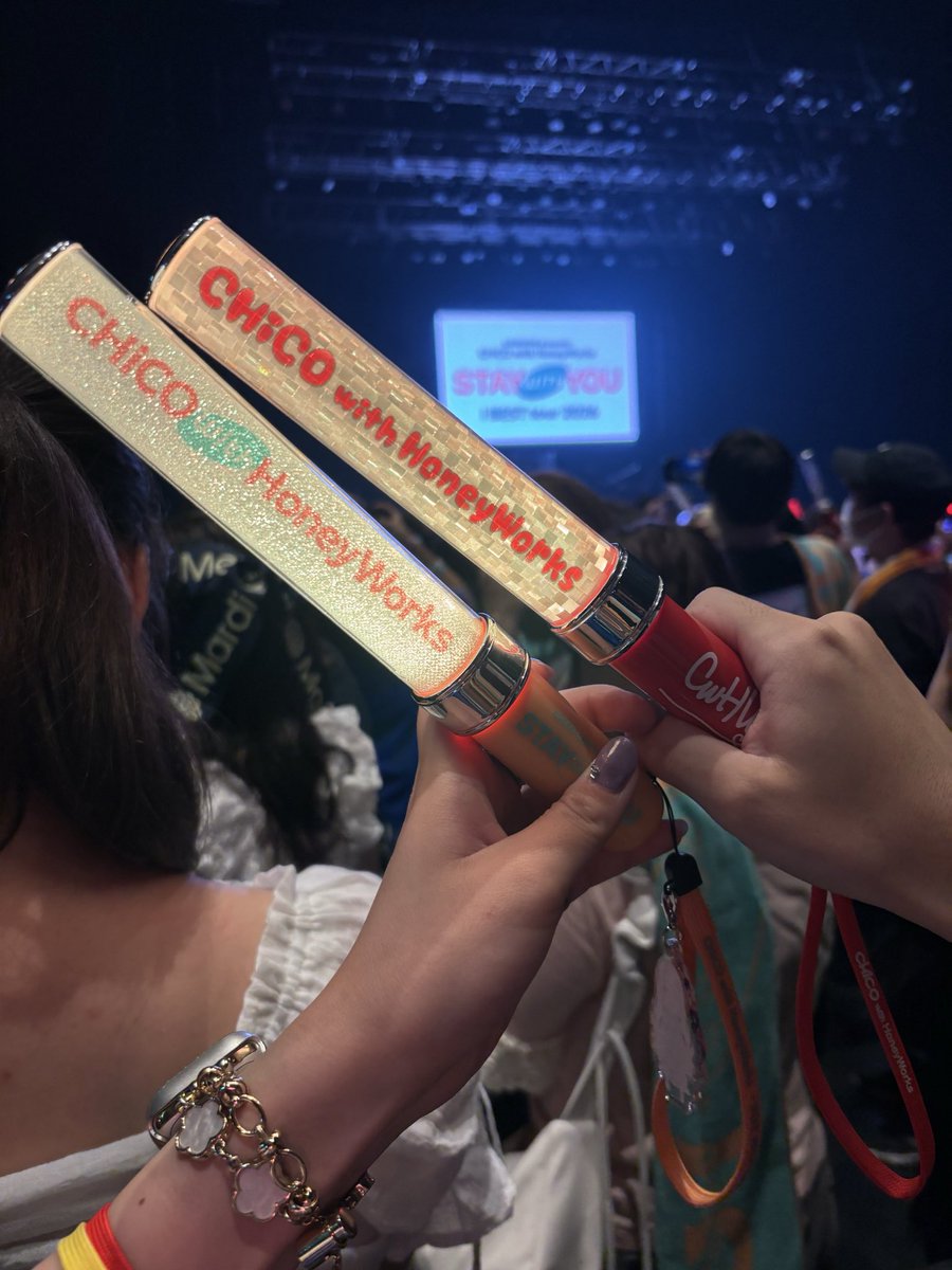 hw__chico's tweet photo. 半年ぶりくらいのライブ参戦、またまたすごい熱量でとっても楽しかった！！
やっぱりCHiCOちゃんの歌声やギターやドラムやキーボードが織りなす曲を生で聴けるライブはほんっとうに最高だった！！✨
いつも素敵な時間をありがとう🥹💕 また次のライブも楽しみにしてますー！！🫶🤍
#チコハニ_iBESTtour https://t.co/UnjDml0jtP