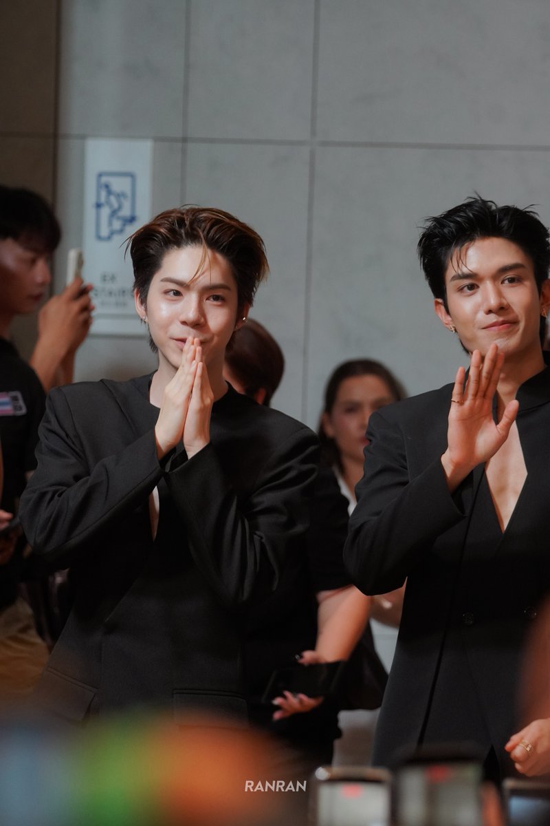 karangirl_'s tweet photo. วันนี้เฉิดฉายทั้งคู่เลยค้าบบ✨

NetJJ Golden Carpet
#NakaratAwards2026xNetJJ 
⋆⊹˚ #NETJJ 🖤🥕  ˚⊹⋆ https://t.co/nYRn8BwjJE