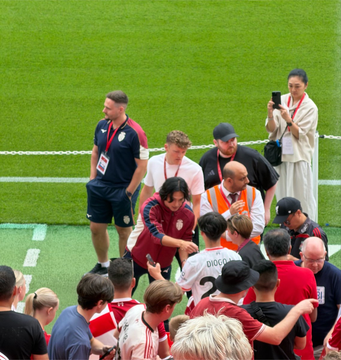 aadamp9's tweet photo. Takumi Minamino back at Anfield #LFC https://t.co/ykB3gAwZpU