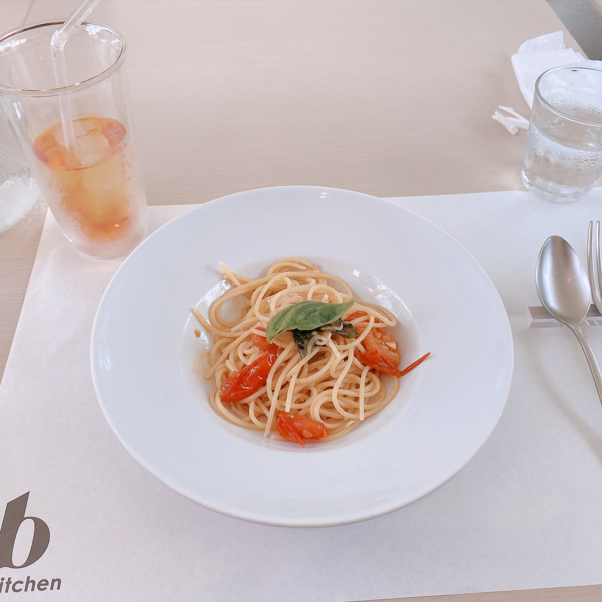 takanasi0405's tweet photo. 福島旅
会津若松ランチ
養蜂場直営のガーデンカフェ
″b kitchen″さん
ミニトマトとシラスのスパゲッティ
パスタの茹で加減最高(ㅅ´꒳` )アルデンテ
🍅の酸味とシラスの塩味が程よく
大満足
#福島
#松本養蜂総本場
#bkitchen https://t.co/DRFB1CWyZy