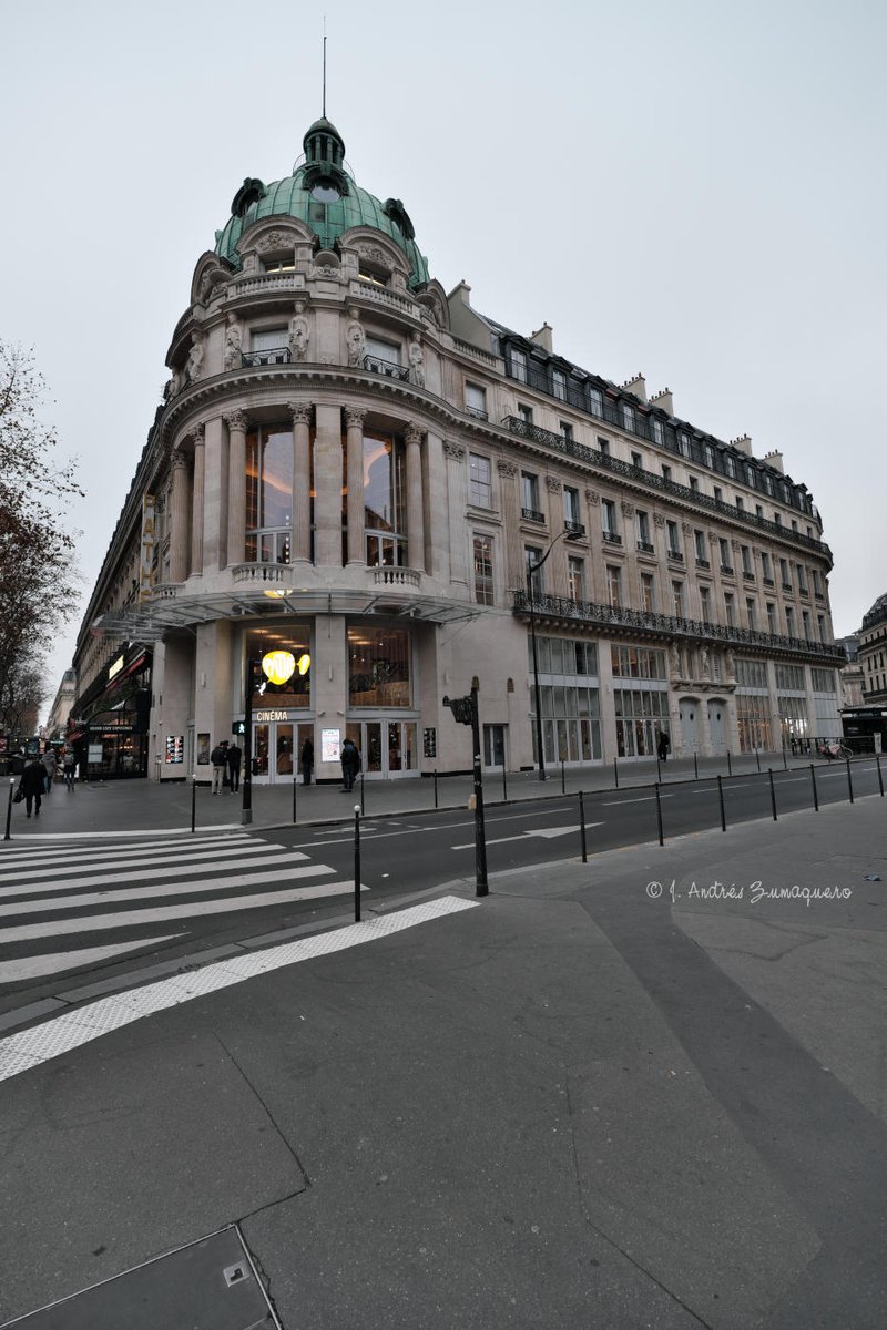 jazumaquero's tweet photo. «Cinema»
#clic en París.
#Saludos con una #fotografía. https://t.co/A2fwqYyYIF
