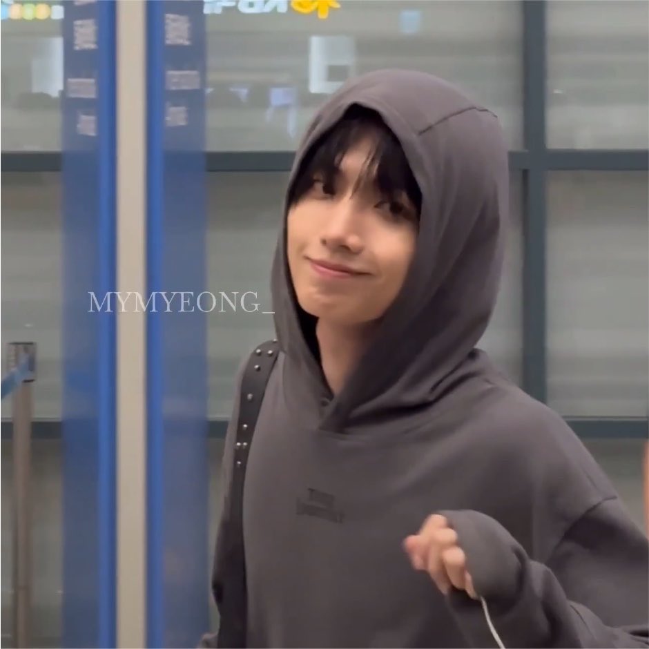 ilysmyungz's tweet photo. myungie looks like this to me i cant such a cutie https://t.co/s3ZuZGMXyH