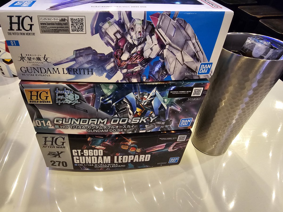 e5_falcon's tweet photo. @aniplaCafe 
今日はアニプラカフェさんで抽選販売当選商品を受取りにお伺い。プラス1でルブリス頂きました。いつもありがとうございます。 https://t.co/dV0n9skVOh
