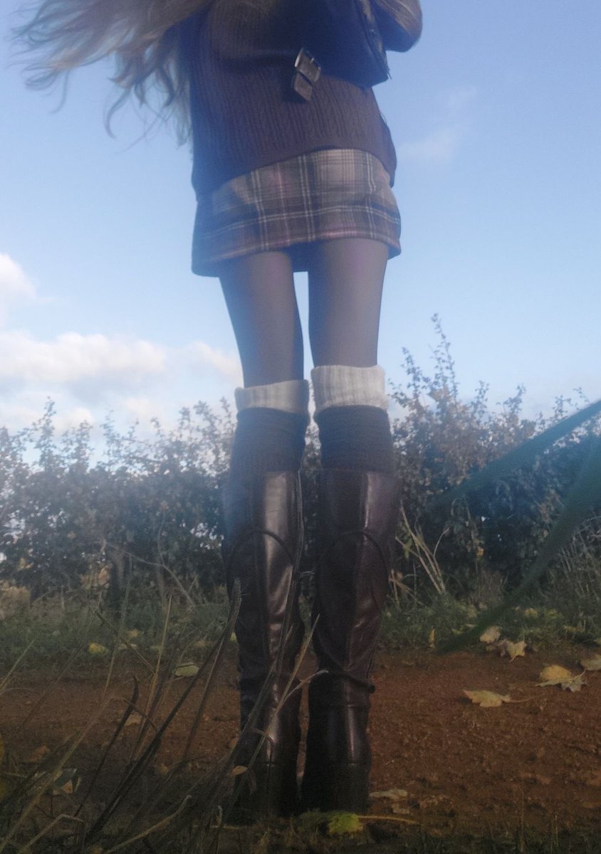 yourbabystrawb's tweet photo. to be thin for fall https://t.co/6wPnZ63H7C