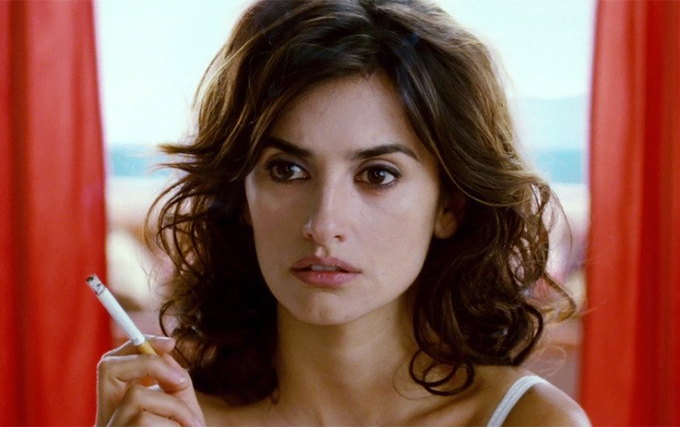 Gibboanxious's tweet photo. Penelope Cruz in Pedro Almodóvar's Broken Embraces (2009) https://t.co/KmtEASpjVC