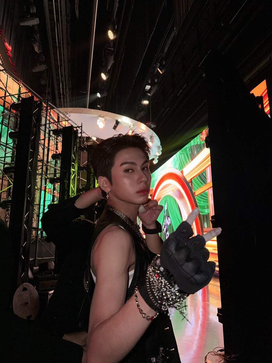 DICE_SONRAY's tweet photo. #JAYkansopon ON STAGE!! 🔥

#NakaratAwards2026 
#NakaratAwards2026xJAY 
#NakaratAwards 
#DICE_SONRAY https://t.co/27SEZor00R