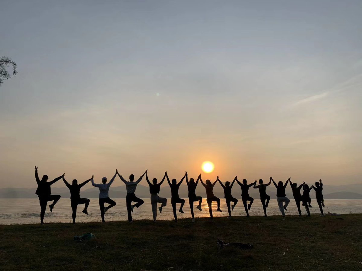 harishvanam1's tweet photo. Tried the new sunrise yoga by the lake this morning—fresh air, soft light, and zero phone distractions. A game-changer for resetting my mind. https://t.co/R7PAKCZ4lh