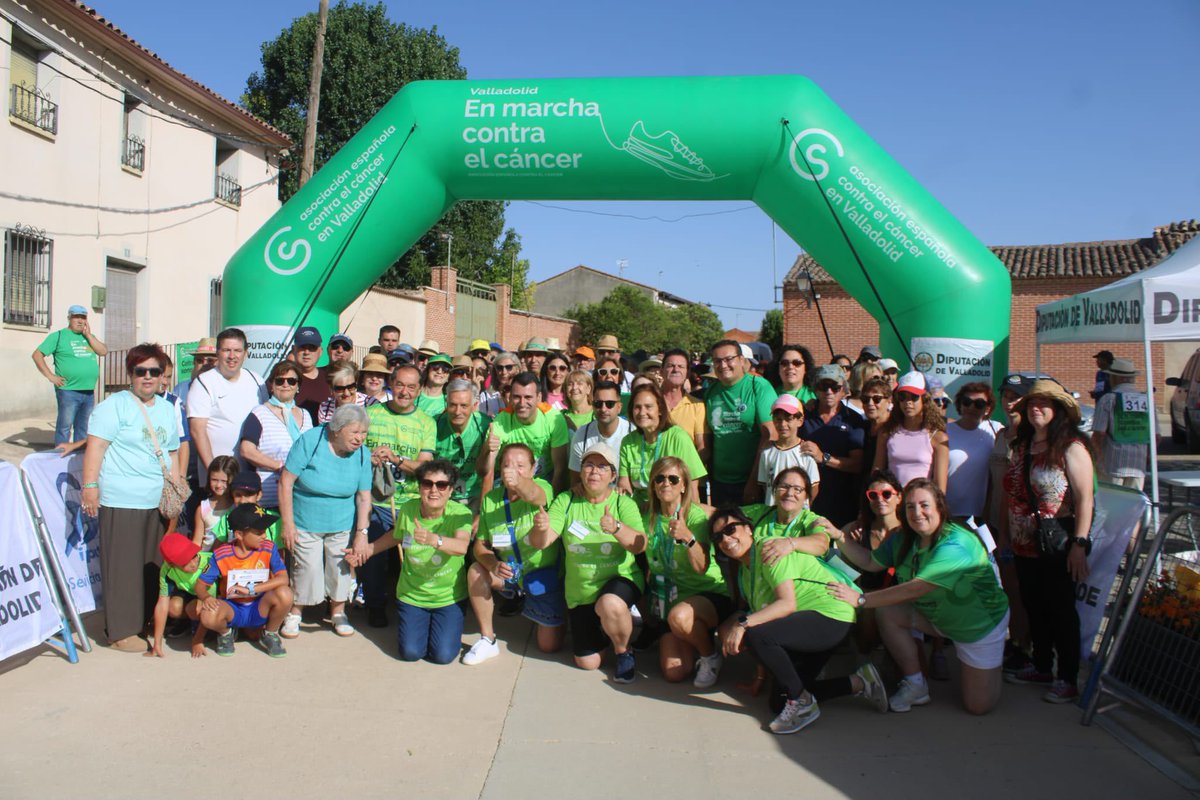 Dip_Va's tweet photo. 🎗️ Berrueces ha acogido la VI Marcha Solidaria Entretapiales, un recorrido de 4 kilómetros que une a varios municipios de la provincia.

El vicepresidente @DavidEsteban_R ha participado en esta iniciativa solidaria junto a vecinos y participantes de la marcha.

💚 Una cita solidaria que reafirma el compromiso de la provincia con la prevención, la concienciación y la lucha contra el cáncer.