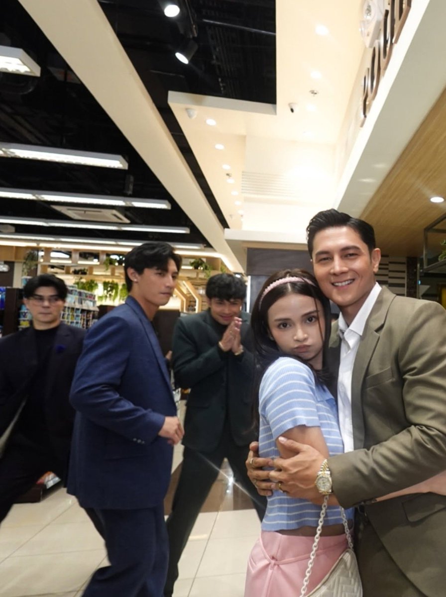 dearestflo_'s tweet photo. to @realrhen &amp; @josephcmarco, thank you for coming into our lives and making them a little brighter. you probably don’t realize how much happiness and comfort you’ve brought to so many of us. but one thing is for sure—we love and appreciate you both more than words can say. 🩷 https://t.co/3ZTk7AHPUW