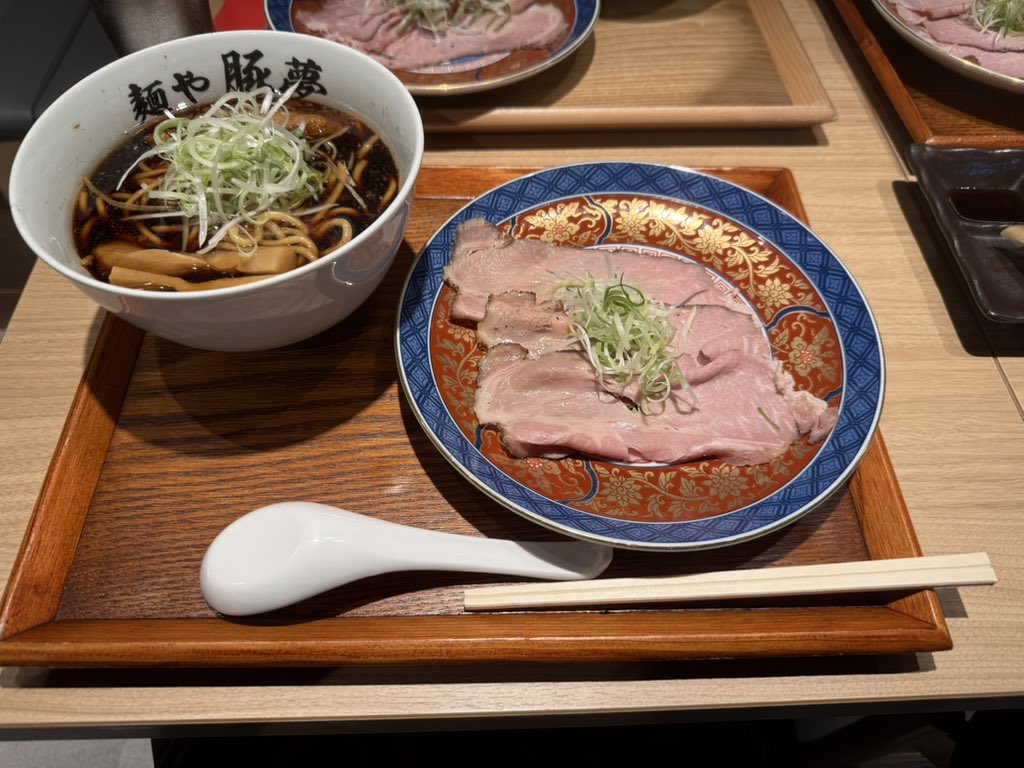 Nowel891's tweet photo. 圧倒的チャーシュー！！ https://t.co/Alt8987bH0