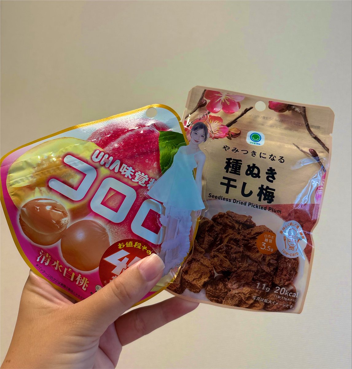 san0QKWHYAw3fSw's tweet photo. ひなちとコロロは大好きです🍑
インライ見て食べたくなりましたので買いましたわよ♡
#ELSEE #HINA #清水白桃 https://t.co/NNjmmLzfmE