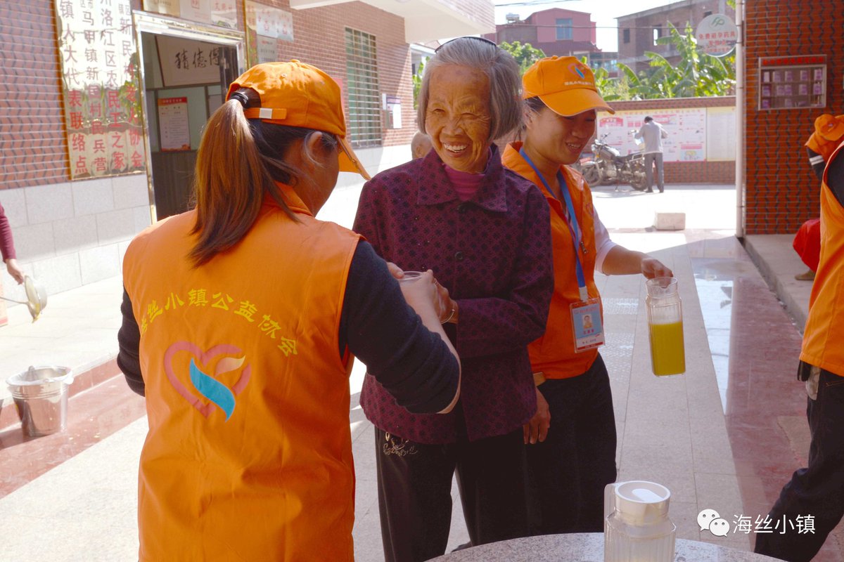 shafiibk's tweet photo. Spent this sunny Saturday serving at the city’s community food bank — packing meals for unhabled neighbors and sharing warm chats. Small acts make big differences, let’s keep giving together! https://t.co/OsX74Ybbva