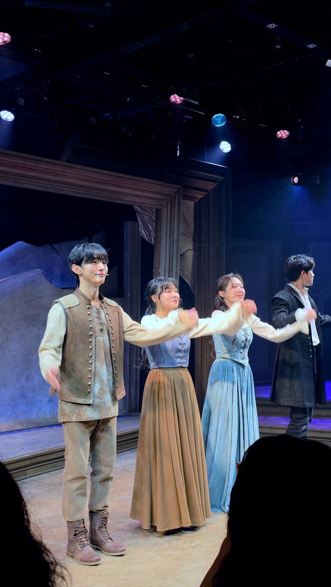 saipiseujelo's tweet photo. 260809 뮤지컬 소년의초상
 낮공연 봤네요 😎
새로 본 분과 기존에 봤던 분
또다른 조합으로 봐서 좋았네요 😏
이번주 커튼콜데이 네요 🤗

#뮤지컬 #소년의초상 #커튼콜 
 #성민재 #송영미 #정백선 #윤지성 https://t.co/LjretO5FmI