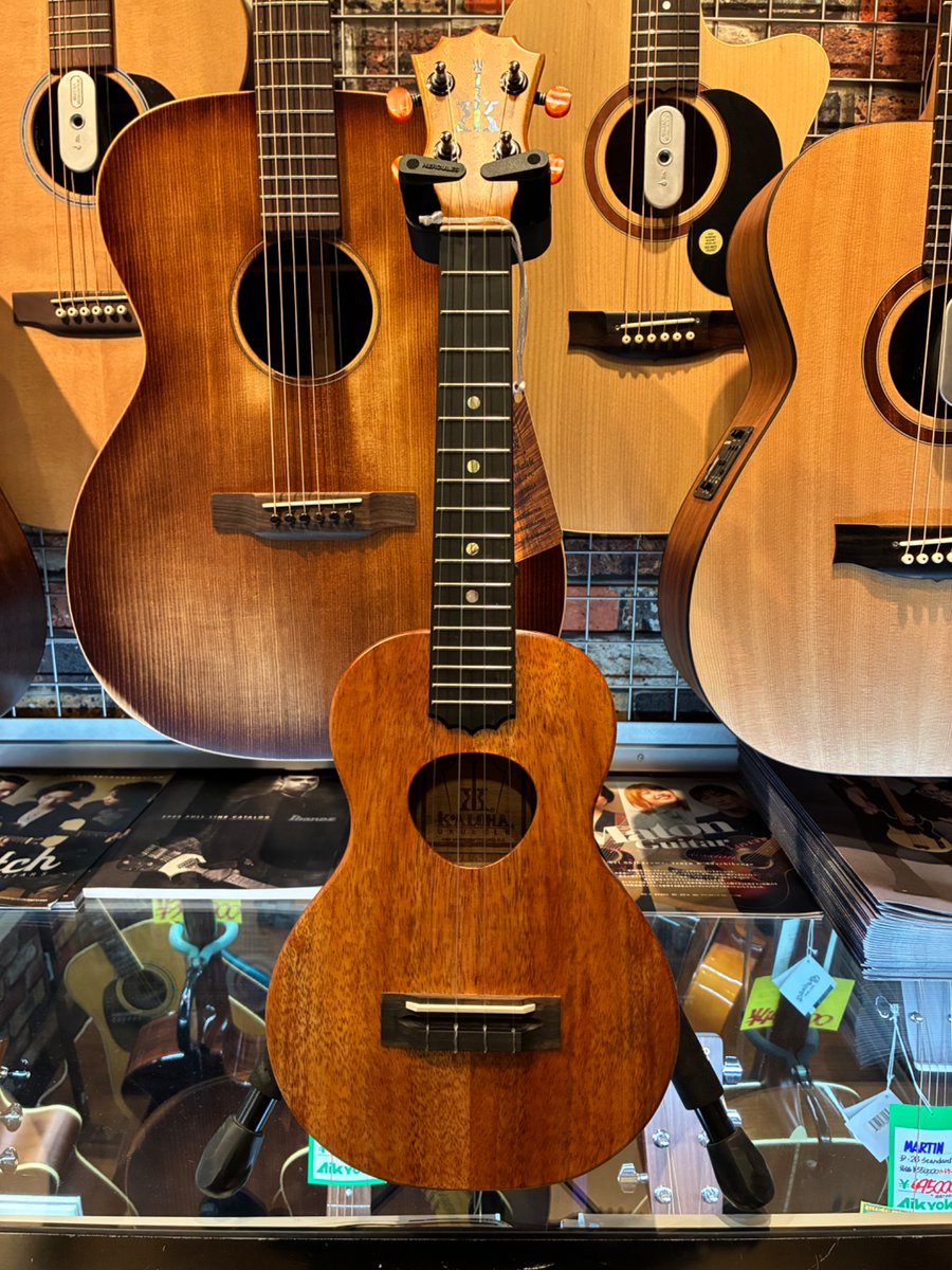AikyokuOfficial's tweet photo. 【長久手店】
✨〜8/31(月)まで開催中🔥
🎆愛曲サマーバーゲン第2弾🍉
ハワイ製コアロハ「ピカケ」
一本限りアウトレット入荷‼️
▫️#Koaloha KCM-10
CONCERT Pikake
オールハワイアンコア単板、
明るくカラッとした音色、
抜群の鳴り方のオススメ個体です‼️
デジマート👉https://t.co/xhyfHYtCQR https://t.co/lxrtvR2ega