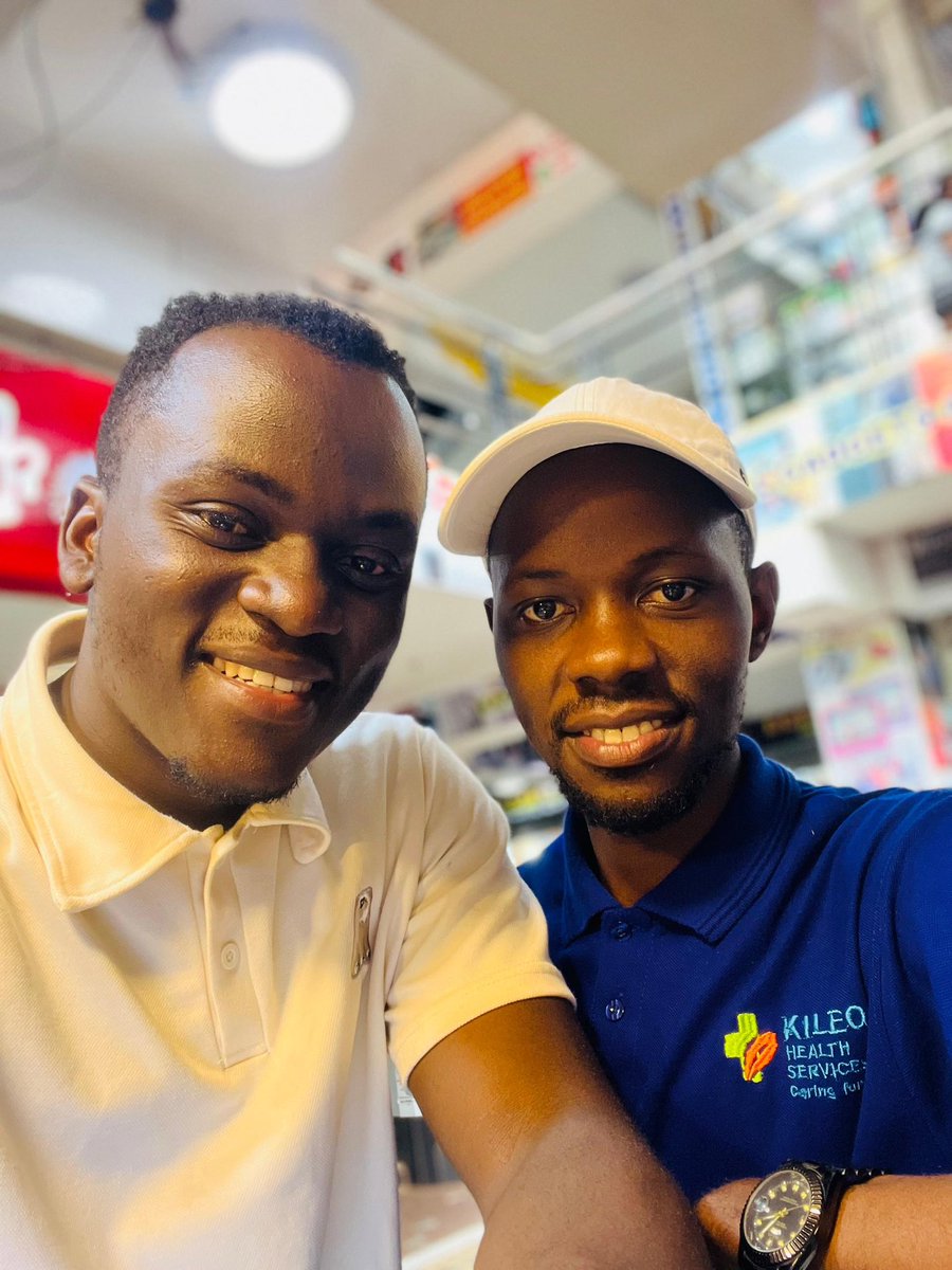 Dienyc2020's tweet photo. My top guy @FezeIsmail1 obviously is growing big!!!! 
Financial advisor and business man🤝🤝
Remember to show up at his  #IsmailMobilePhones
#NewpioneermallPD76 https://t.co/0khL9uraRl