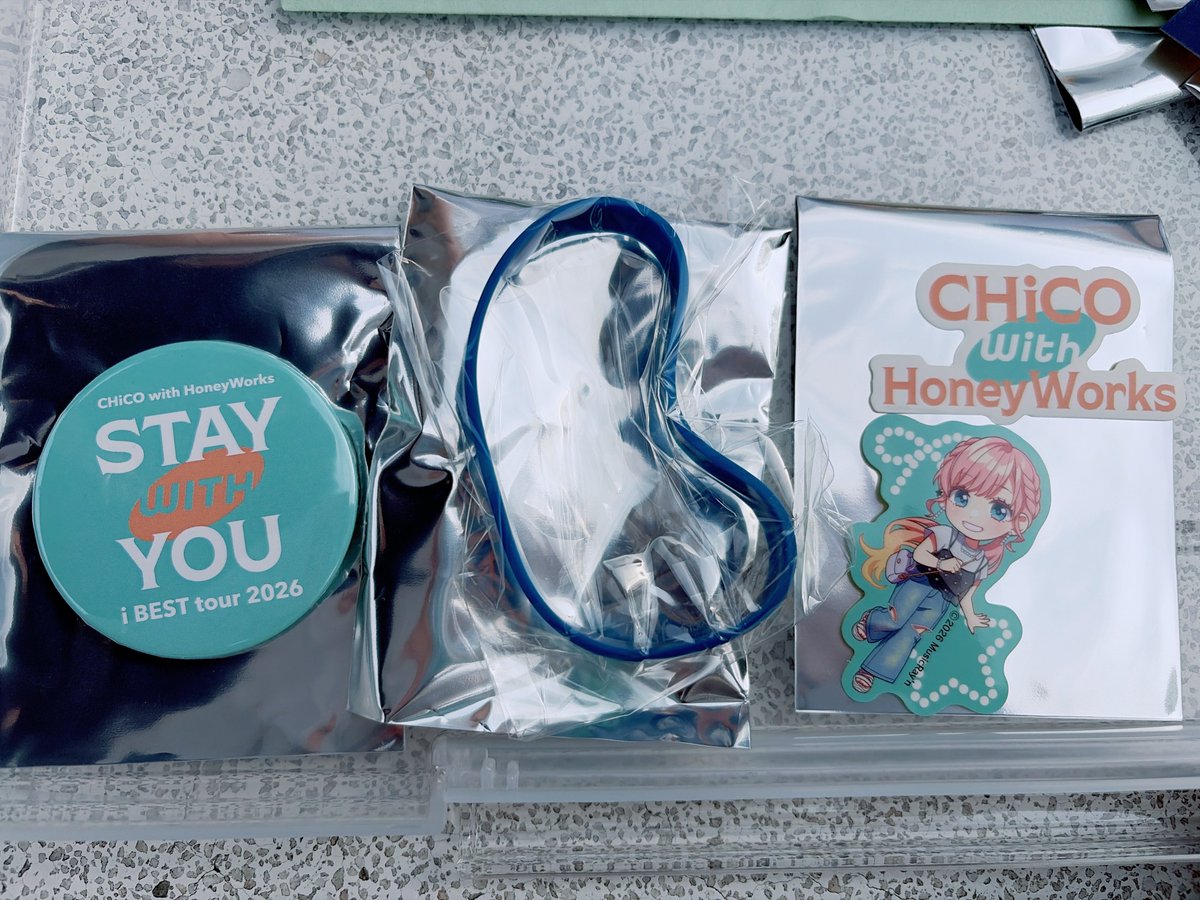 sky_blue_54's tweet photo. 【交換】
CHiCO with HoneyWorks   チコハニ
i BEST tour 2026 STAY WITH YOU
ガチャ

譲：画像1枚目の物
        缶バッジ、ラバーバンド、ステッカー

求：画像2枚目⭕️の物

現場交換、終演後
郵送
検索からもお気軽にお声掛けください🍀 https://t.co/jncEGHMGaO