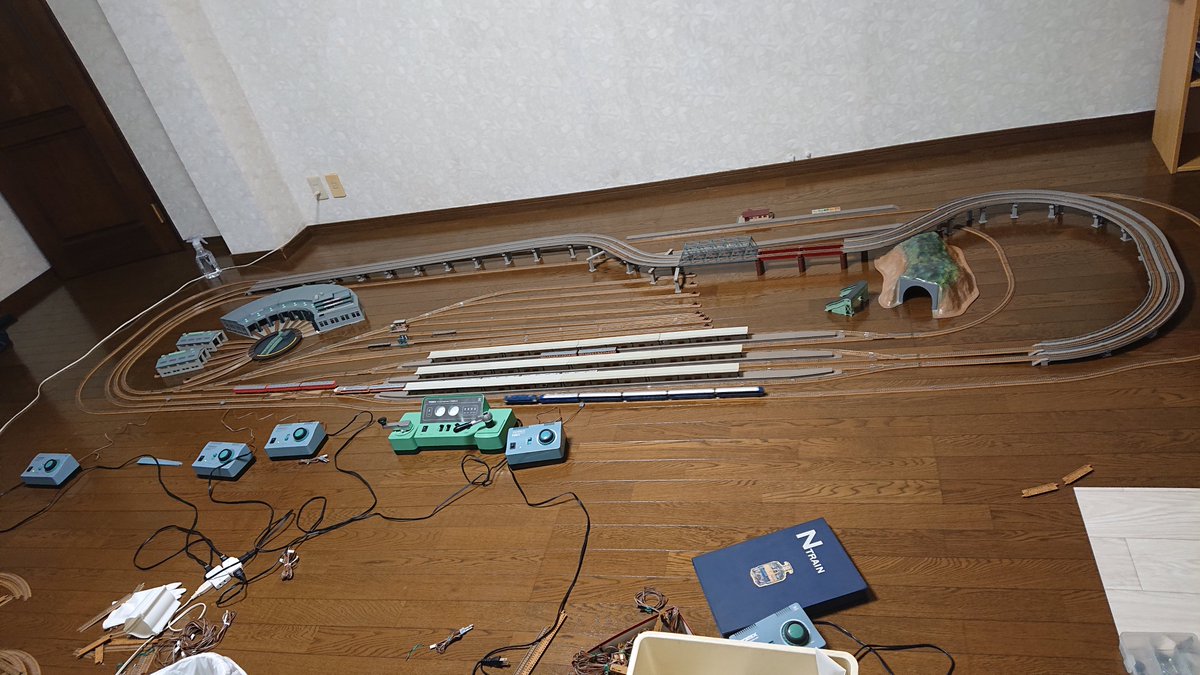 JO3IVK's tweet photo. 雷で、無線を出来なくなり、鉄道模型で試運転
車輌を出すのが、時間かかる https://t.co/jsU7ojgTm8