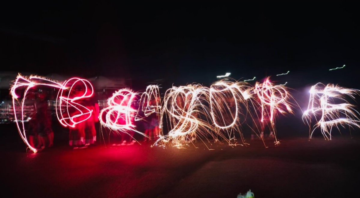 YGFacts_sprt's tweet photo. YG Concert Staff from Korea and Japan made this "TREASURE" sparkler to celebrate TREASURE's 6th debut anniversary 💎

"KR+JP staff were united; I don't know how many times we lit and waved the fireworks to make it a success;;; 6th anniversary celebration ❤️"

#TREASURE #트레저 @treasuremembers