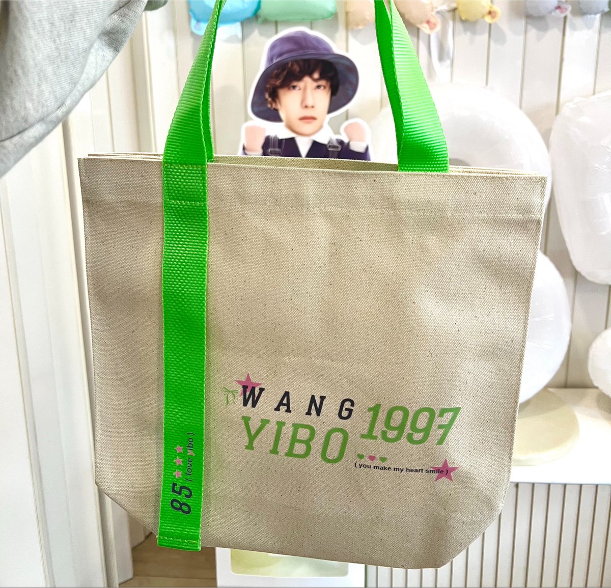 BoZhan95_Cafe's tweet photo. 🍀⊹ #WhyYouSoCoolWYB ⊹🥣

วันนี้เวลา 16:30 PM จะมีการแจก 

   - X-stand 
   - กรอบรูป 2 รายการ ของคุณ @Ha_jung03 
   - กระเป๋าผ้า 8 ใบ ของคุณ @9197WangXiao 

รวมถึงรูปภาพภายในงานให้กับเพื่อนๆ ที่อยู่ภายในงานนะคะ

💚กติกา: สุ่มจากชื่อ���พื่อนๆที่อยู่ในงาน

#WangYibo #HappyYiboDay https://t.co/CjWCD9HJfa