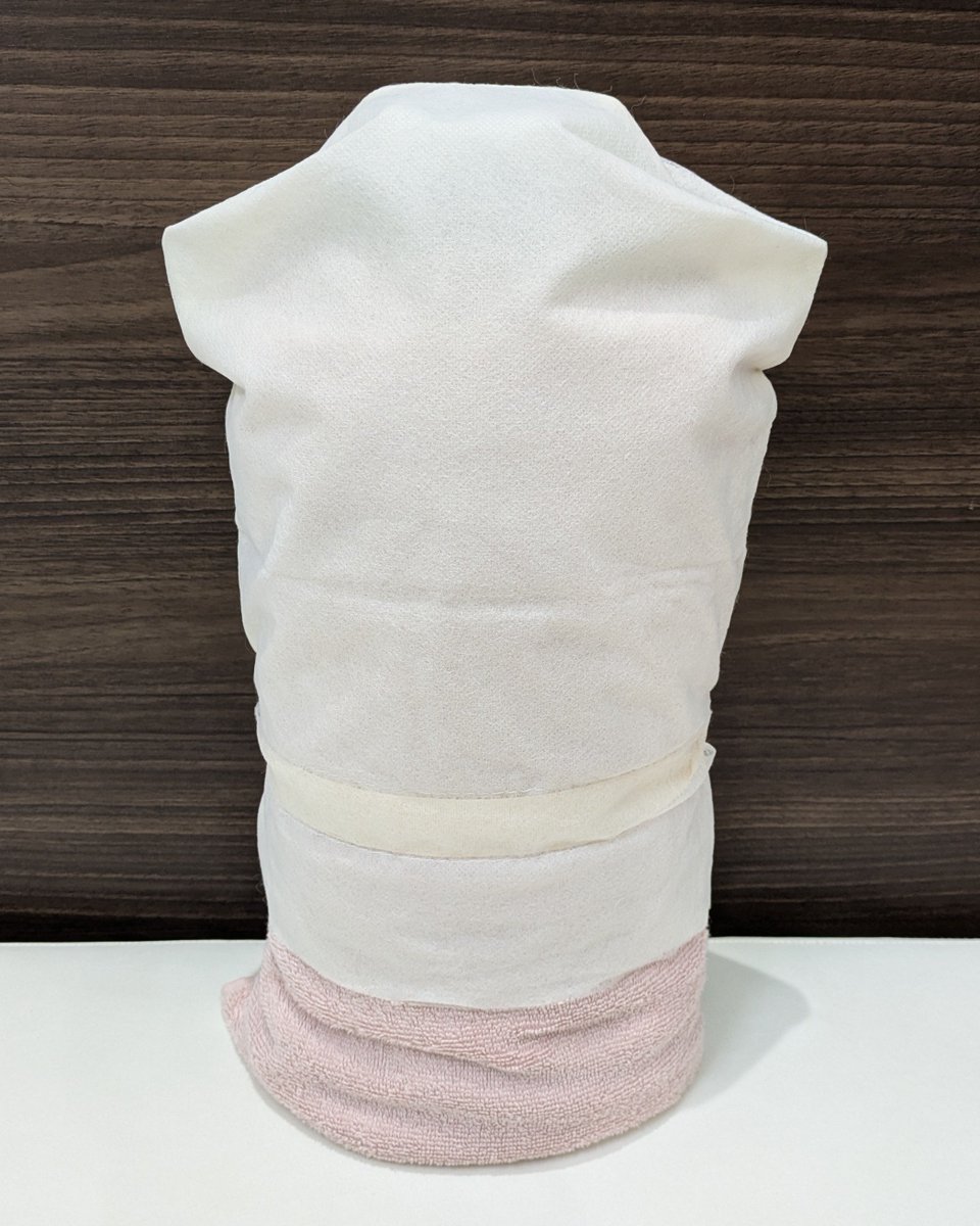 makuta_ruro's tweet photo. マルシェでは、販売はしないけど見本としてママろーが妹夫婦の赤ちゃんのために作ったベビードレスを展示予定！
👈展示イメージ

中のマネキンいわゆるトルソーが意外と高くてさすがに購入するのは躊躇💦
でもあった方が見栄えするから、バスタオル巻いて簡易的に自作してみた👉
わりと良い感じ😁✌️ https://t.co/Zdg0DMl93l