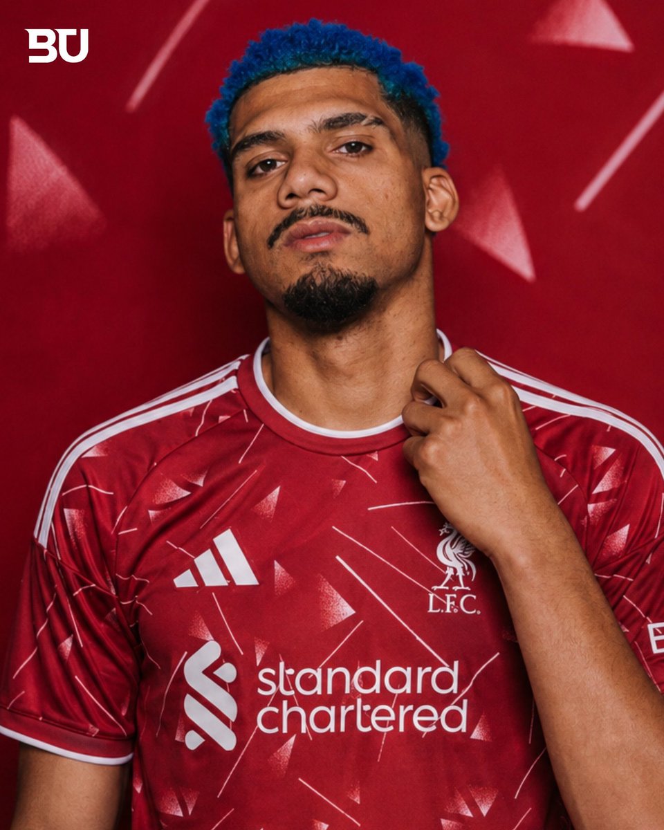 Thetochline's tweet photo. Jamie carragher don’t like the fact that Liverpool signed Araujo from Barcelona 

“He is not a world class player, we need a good defender that can help Liverpool win games, and trophies, he have being a bench warmer in Barcelona for so long, i dont know why Liverpool went for him, for the past 2 seasons or more he have not being starting due to lack of experience and how he have caused Barcelona in important games”.

“Liverpool made a huge mistake by signing him, they should have gone for more experience center back not someone like Ajaujo who is washed already”.