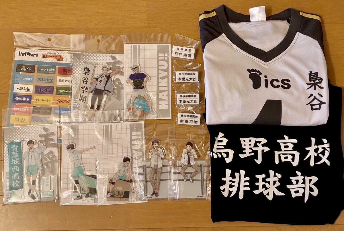 gpgpgp29's tweet photo. 今日はハイキュー頂ストアへ🏐🏐
すっっっごく良かった。広い！品揃えすごい！
展示が多くて大興奮。一人のキャラのグッズが多い、品切れが少ない。
散財を免れることはできない。こわっっ
いやほんと…すごかった…
欲しいＴシャツは売り切れで再入荷してもその情報は得られないからどうしたものかっ https://t.co/b0PiBeH1Qk