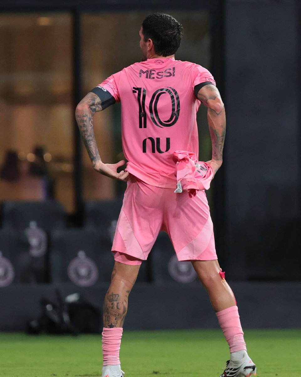 ChrisSweetman6's tweet photo. 🚨Kun Aguero on Rodrigo De Paul  dedicating his goal to Lionel Messi 

🗣️ Rodrigo De Paul has a close relationship with Lionel Messi just like myself. Mr Jorge Messi passed away yesterday and Leo is mourning his dad.

De Paul has shown with that goal that he understands the situation Lionel Messi is in right now and I believe that act is going to lighten up Leo's countenance.

I just pray that God will give him the heart to bear this irreparable lost, Continue to rest in peace Jorge Messi.