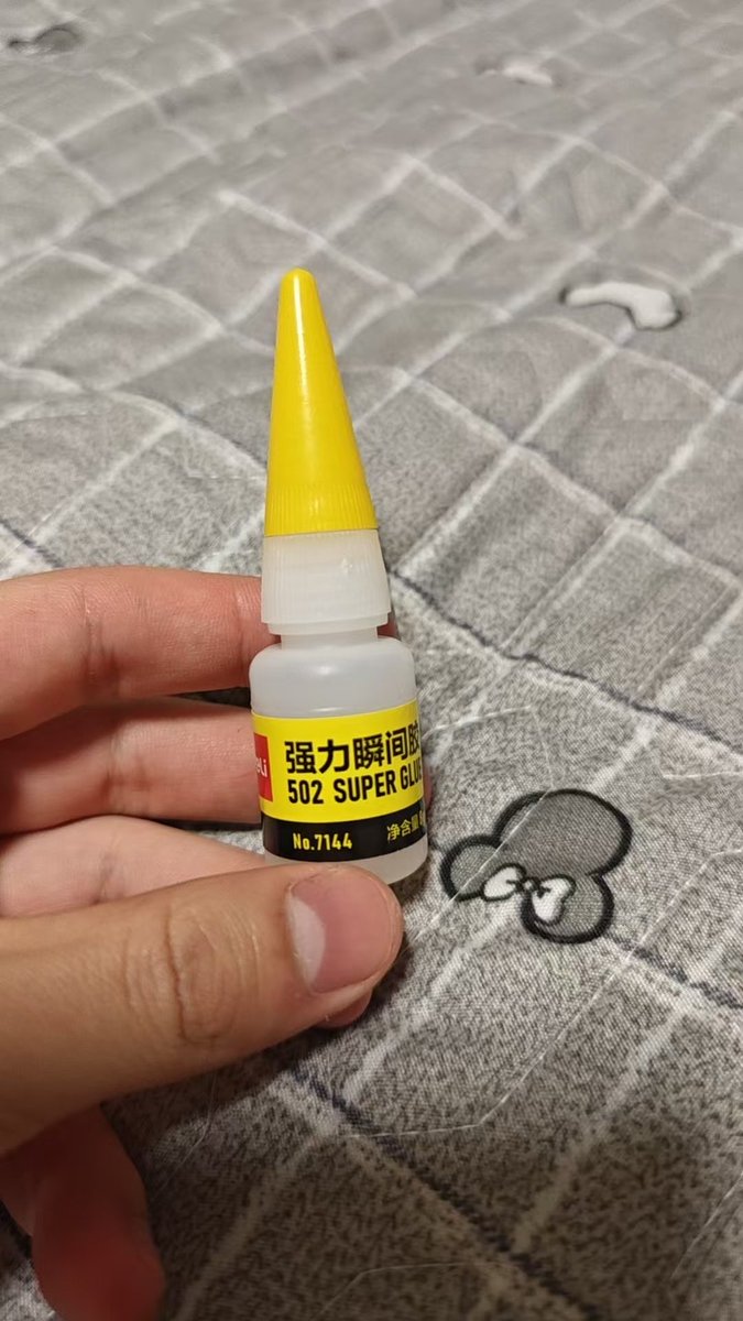 iowoicbtS's tweet photo. 一瓶胶水便可以让贱狗变成这样 #虐阳 #胁迫 #无脑贱狗 https://t.co/ll9X0Nm21Y