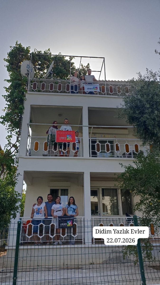 ustunezer's tweet photo. TÜRKİYEMİZİN EN GÜVENİLİR
KURULUŞU 
 ve itibar endeksinde en üstte yer alan KURUMU olan LÖSEV mucizeler yaratarak ,
Lösemili Çocuklarımıza Aileleri ile birlikte denize sıfır konuk evlerinde TATİL YAPTIRIYOR !
Vakfımıza bağışladığınız her kuruş aynen aktarılıyor ve
HAYAT VERİYOR https://t.co/tOsydZZqIW