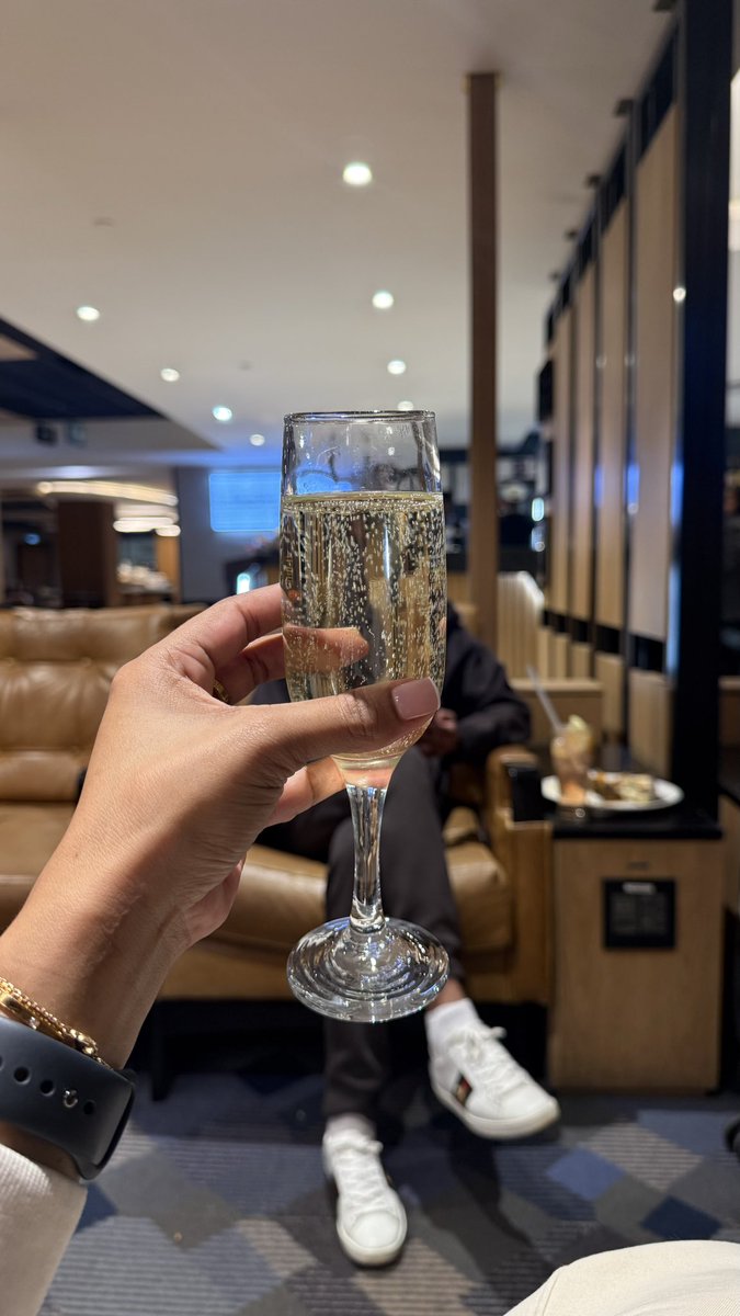 __Gugulethu's tweet photo. For the lady? Perhaps a vacation ✈️🥺 https://t.co/82MQdVfS7W
