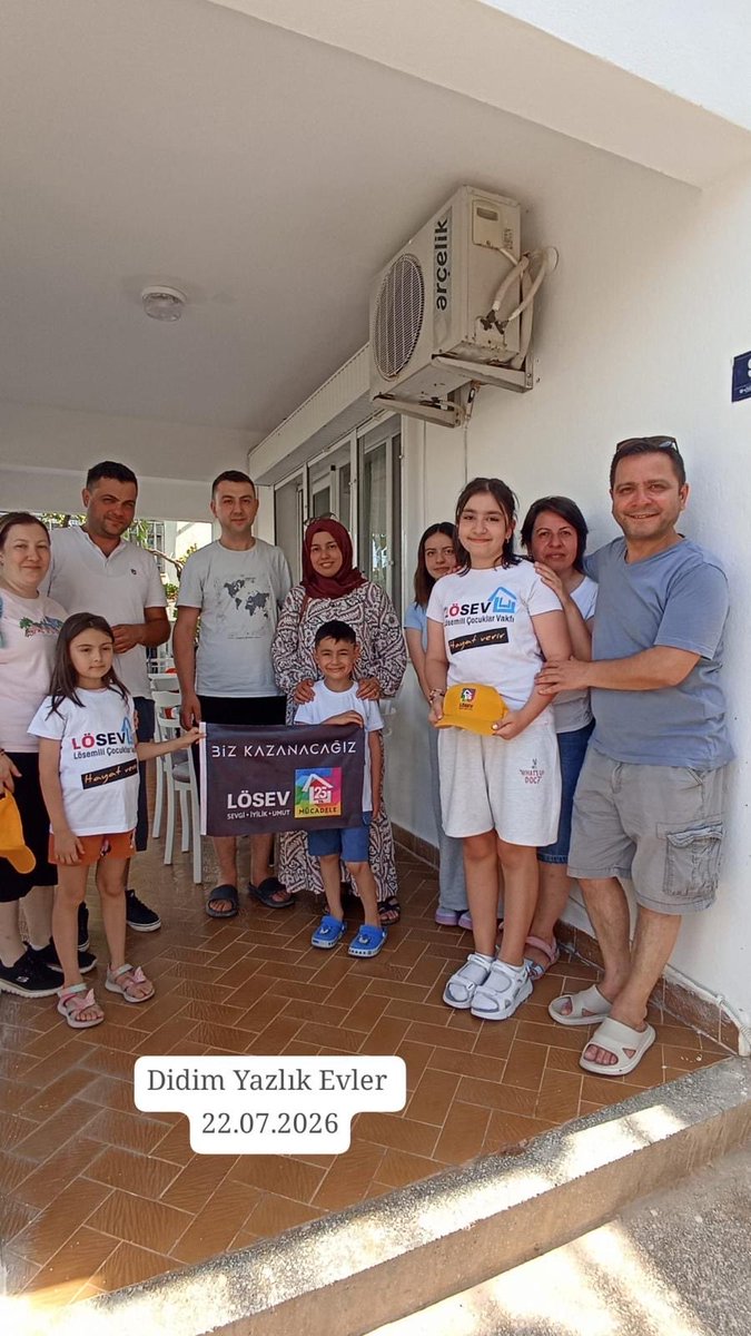 ustunezer's tweet photo. TÜRKİYEMİZİN EN GÜVENİLİR
KURULUŞU 
 ve itibar endeksinde en üstte yer alan KURUMU olan LÖSEV mucizeler yaratarak ,
Lösemili Çocuklarımıza Aileleri ile birlikte denize sıfır konuk evlerinde TATİL YAPTIRIYOR !
Vakfımıza bağışladığınız her kuruş aynen aktarılıyor ve
HAYAT VERİYOR https://t.co/tOsydZZqIW